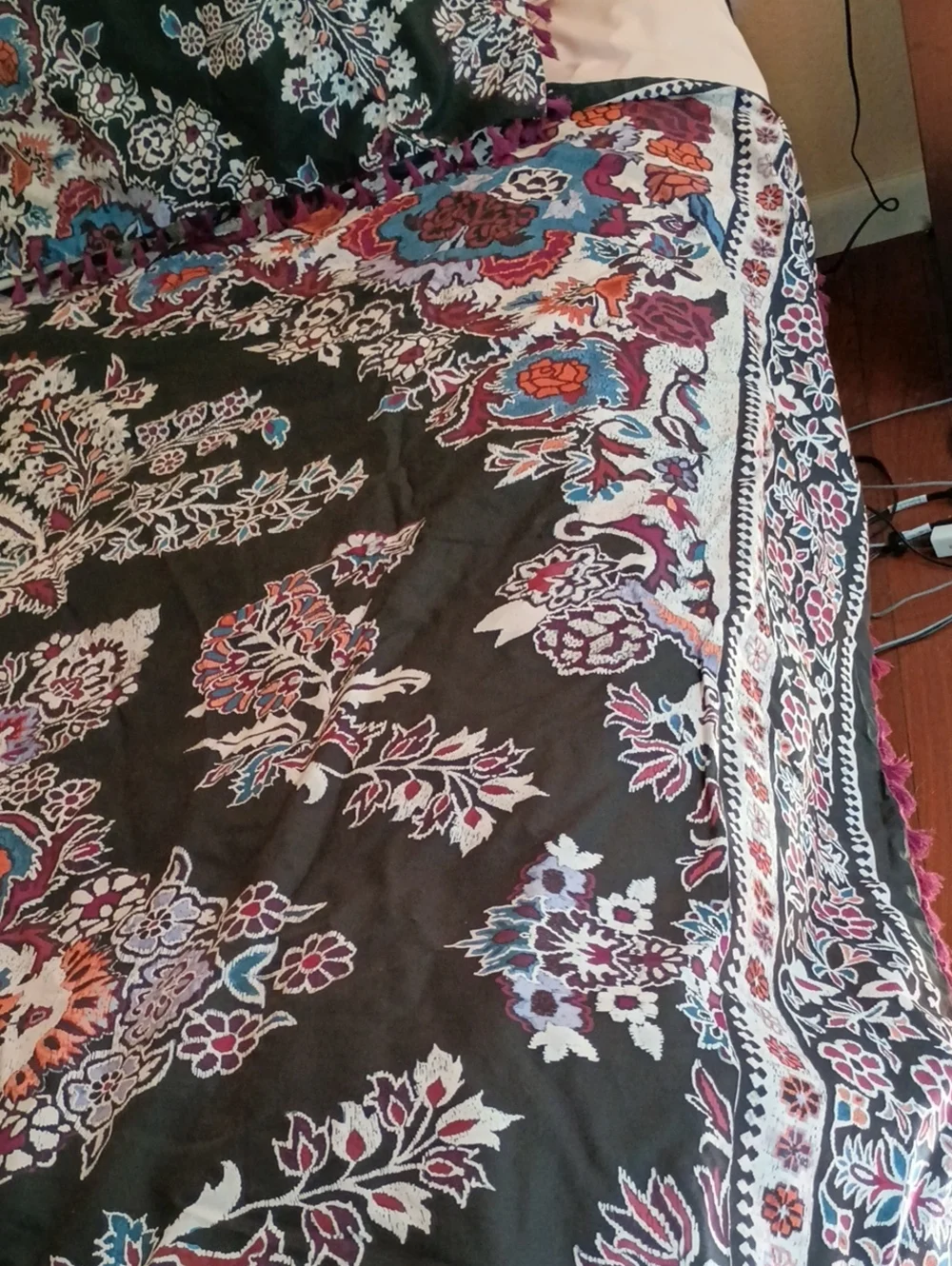 Urban Outfitters Zenia Tassel Duvet Cover And Pillow Shams, Full/Queen - NWT